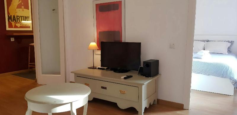 Filmoteca Sarria 1- wifi quiet bright comfi - image 5