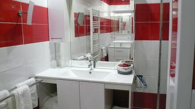 Prestige Triple Room image 4