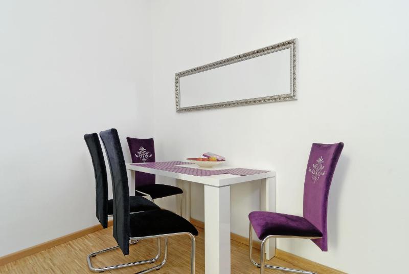 Superior One-Bedroom Apartment image 4