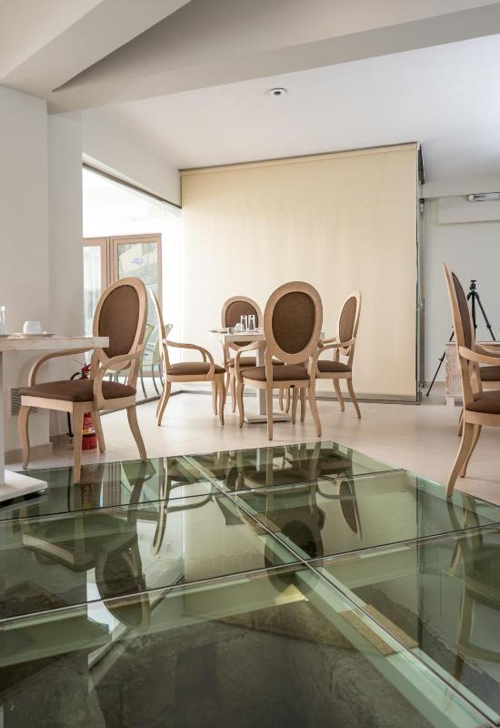 Artemis Hotel Apartments - image 17