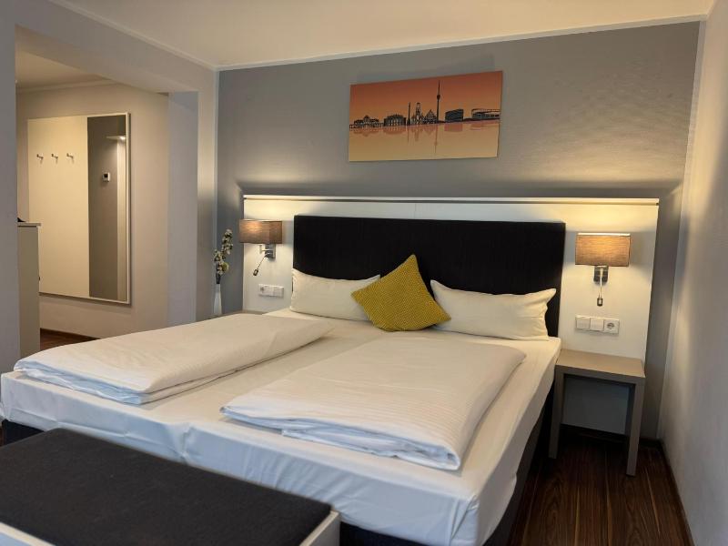 Deluxe Double or Twin Room image 1