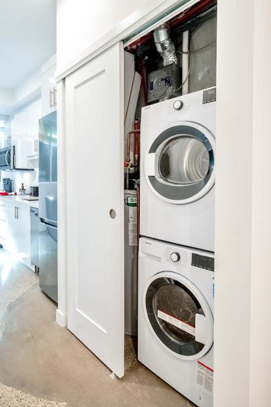 The Roland - Peaceful 2BR Basement Suite Near Downtown Toronto - image 3