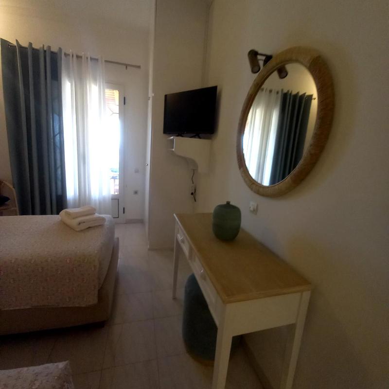 Studio Apartment with Sea View image 2