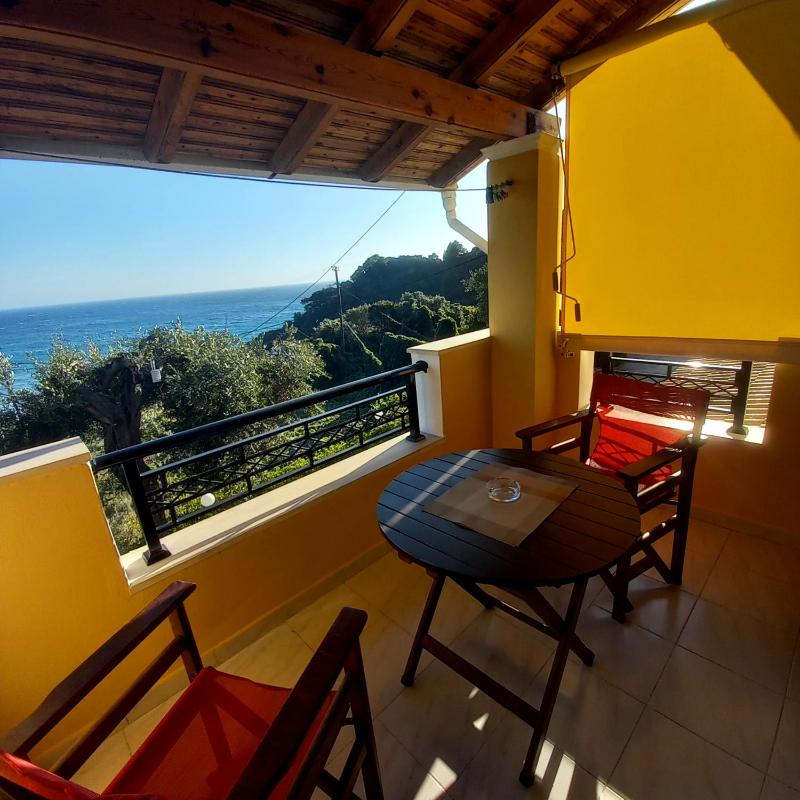 Studio Apartment with Sea View image 4