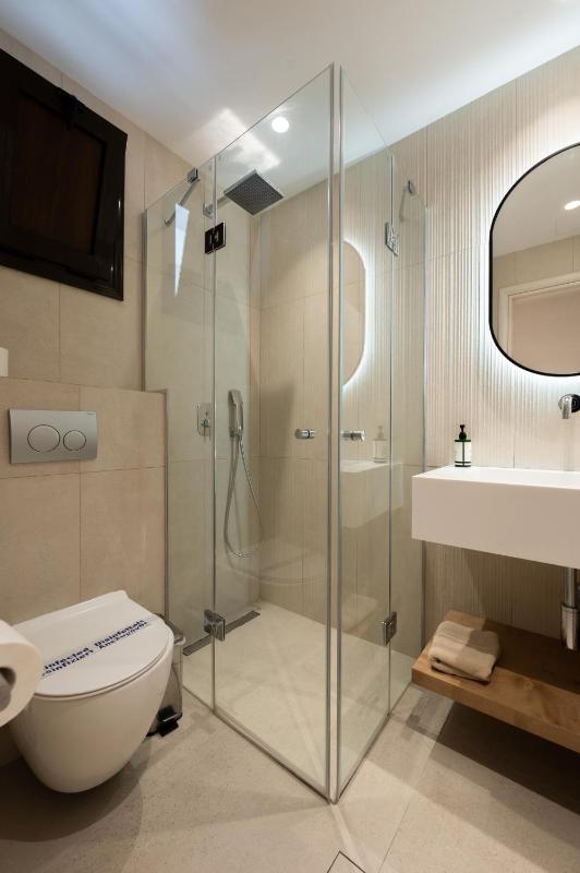 Superior Triple Room with Sea View image 4