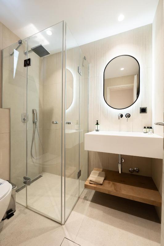 Superior Triple Room with Sea View image 3