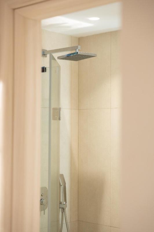 Superior Triple Room with Sea View image 2