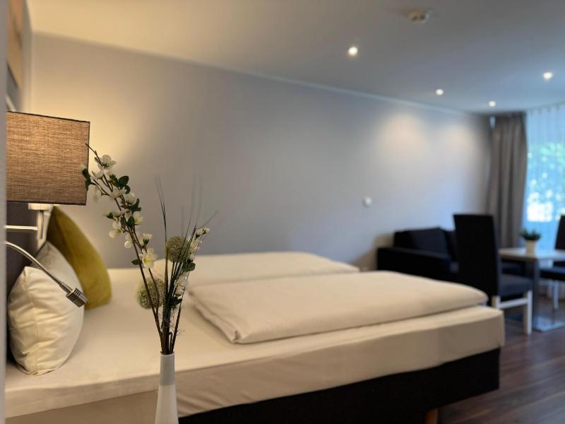 Deluxe Double or Twin Room image 3