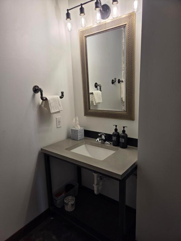 Queen Room image 3