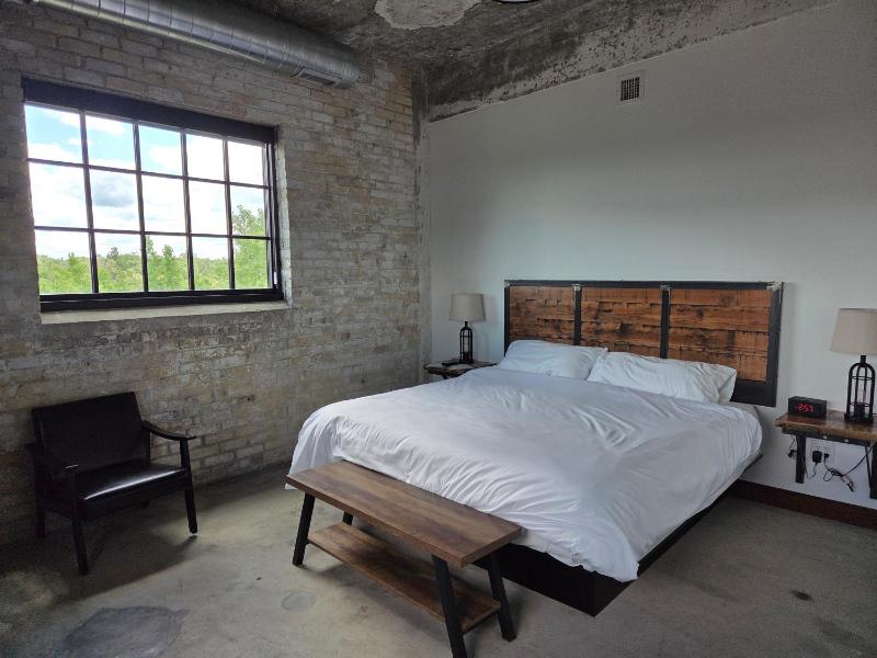 King Room image 2
