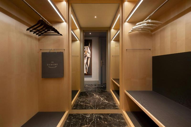 Macassar with View, 1 Bedroom Suite, City view image 2