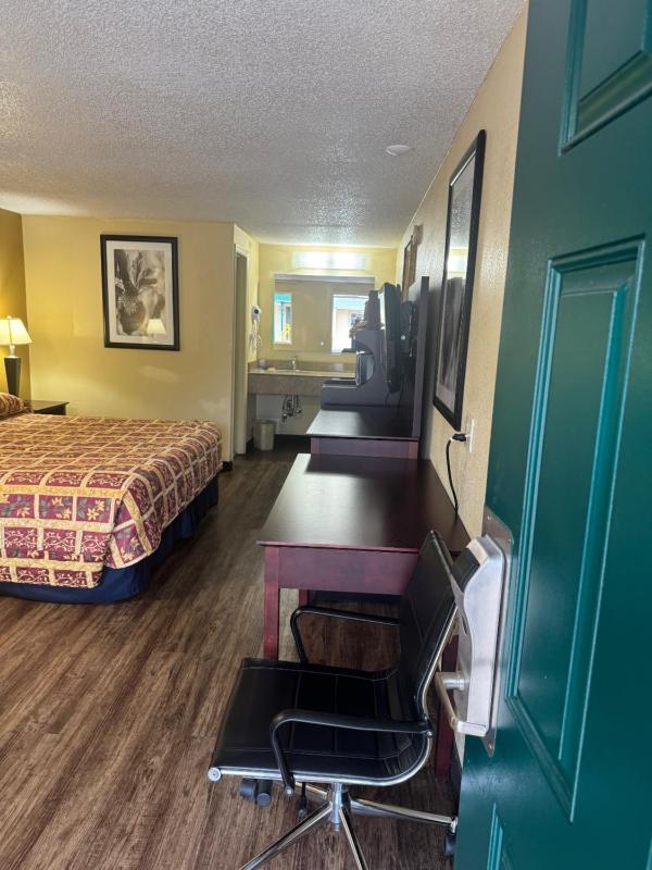 King Room image 4