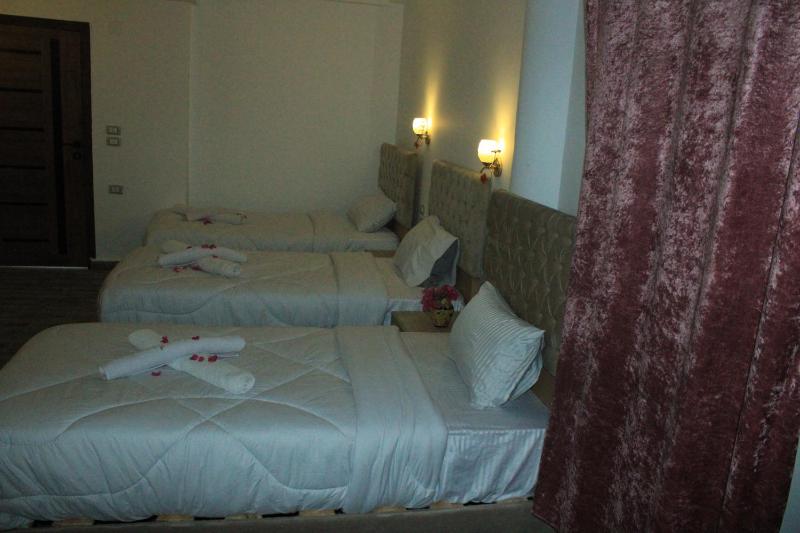 Golden king pyramids view INN - image 3