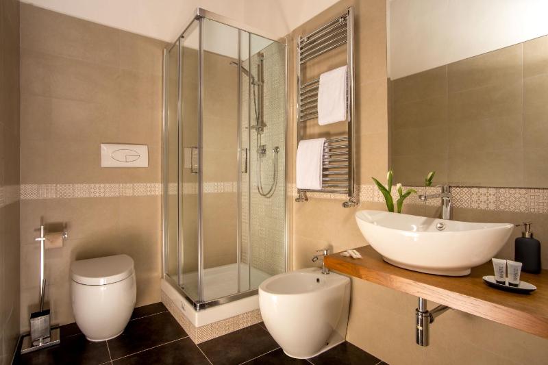 Deluxe Double or Twin Room image 4