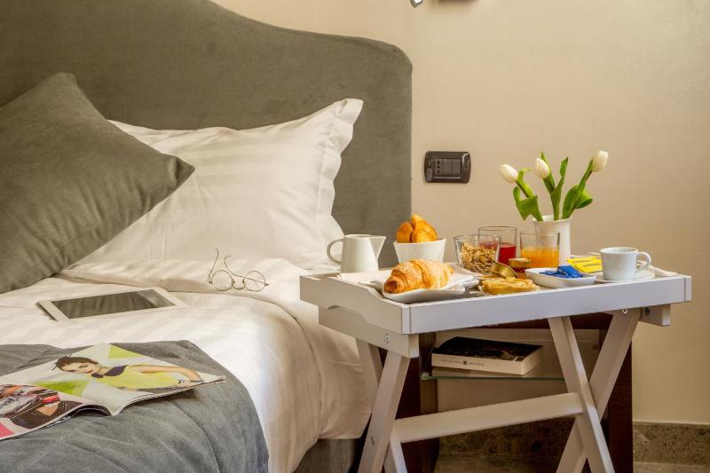 Deluxe Double or Twin Room image 2