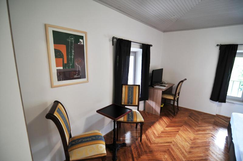 Standard Double Room image 2