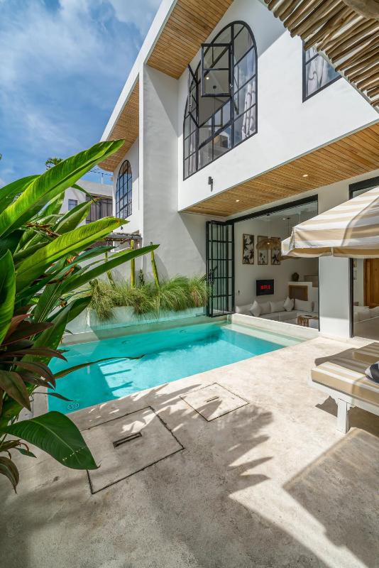 Villa Sunset and Sunrise - 2BR elegant villa in Central Canggu - image 17