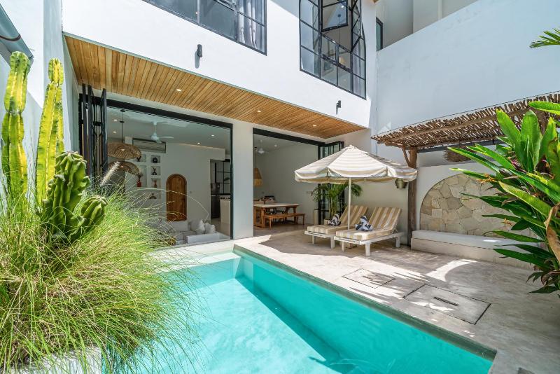 Villa Sunset and Sunrise - 2BR elegant villa in Central Canggu - image 11