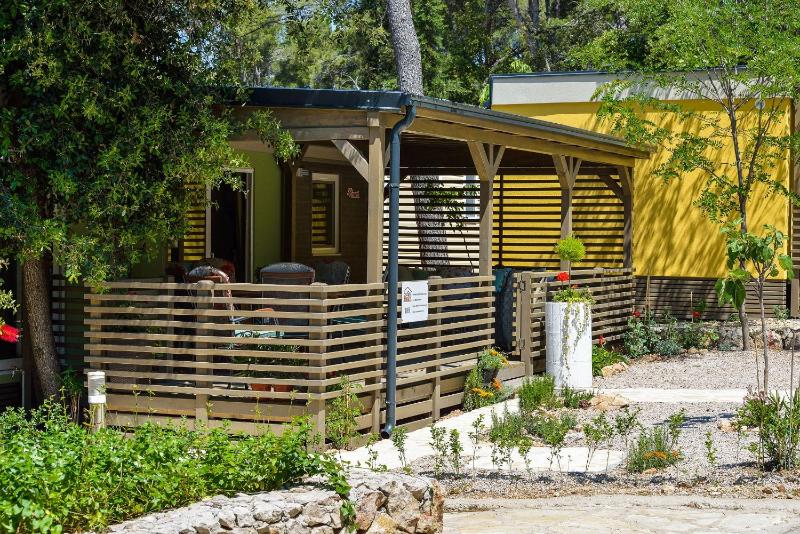 Superior Three-Bedroom Mobile Home with Terrace image 2