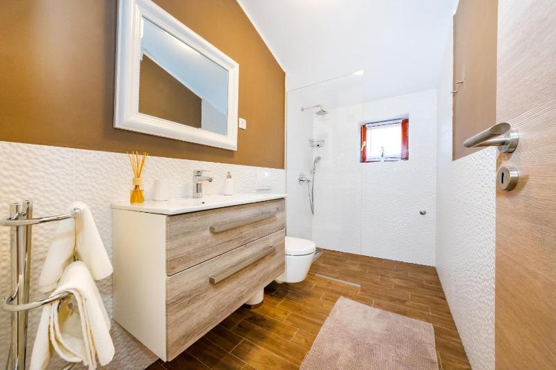 Standard Apartment with Balcony image 4