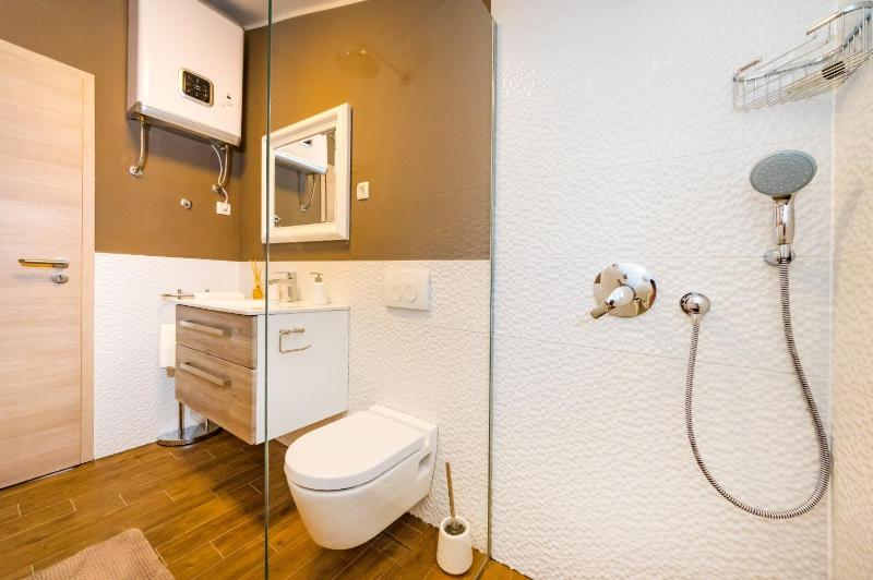 Standard Apartment with Balcony image 3