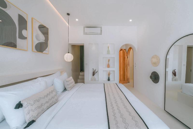 Villa Sunset and Sunrise - 2BR elegant villa in Central Canggu - image 39