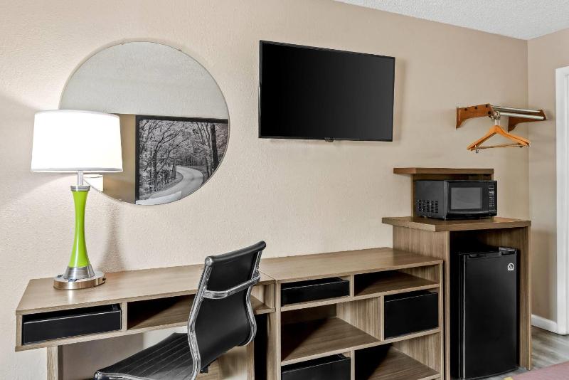 Double Room - Non-Smoking image 3