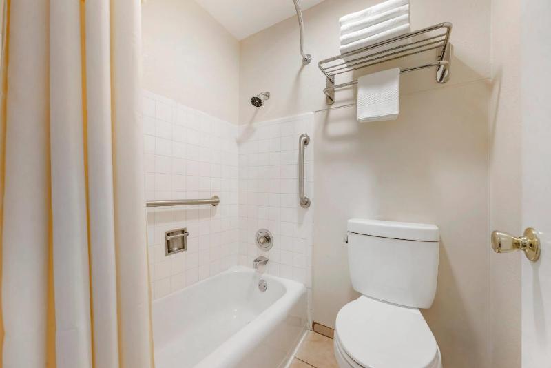 Double Room with Two Double Beds - Non-Smoking image 2