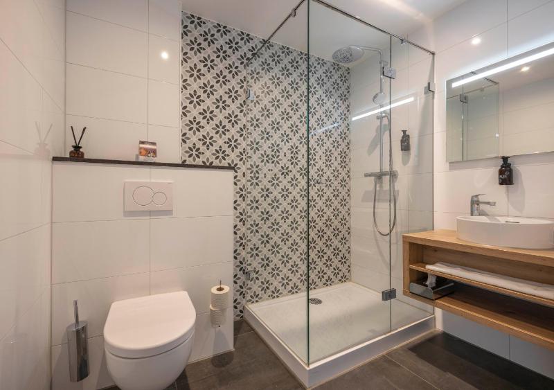 Large Double Room image 1