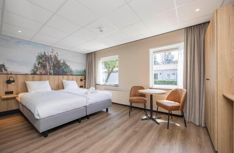 Standard Double Room with Shower image 3
