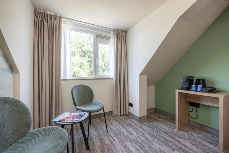 Large Double Room image 3