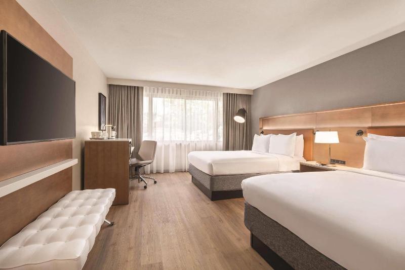 Radisson Hotel Phoenix Airport - image 25