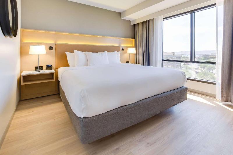 Radisson Hotel Phoenix Airport - image 16