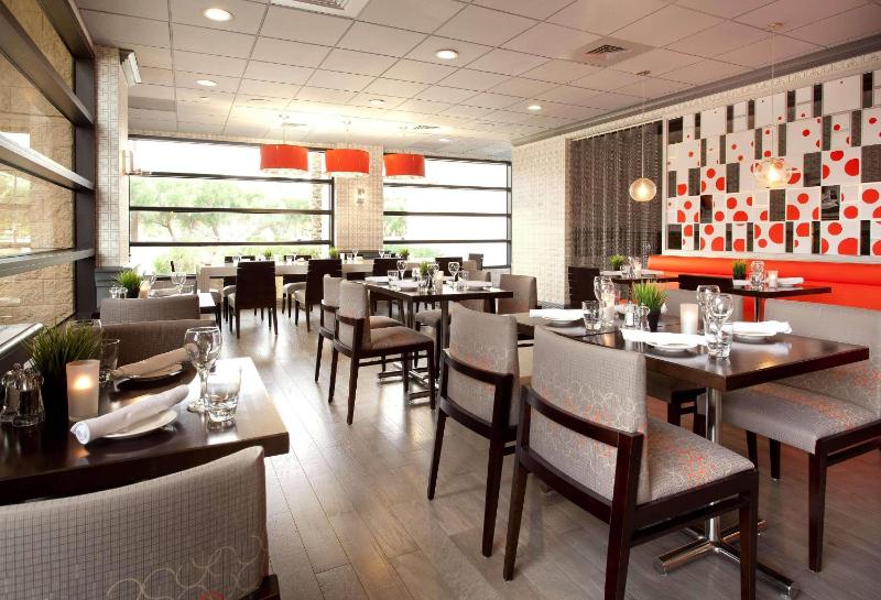 Radisson Hotel Phoenix Airport - image 6