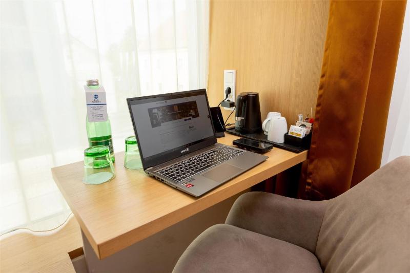 Standard King Room image 4