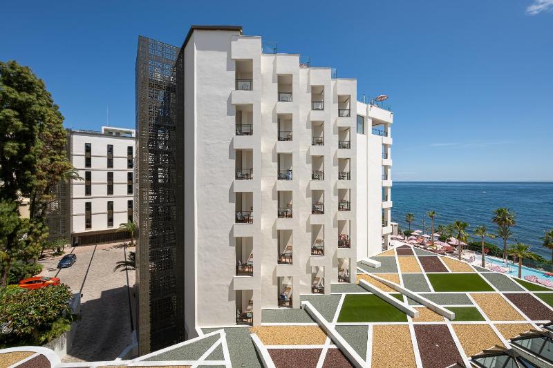  Junior Suite with Partial Sea View (2 Adults + 1 Child) image 3