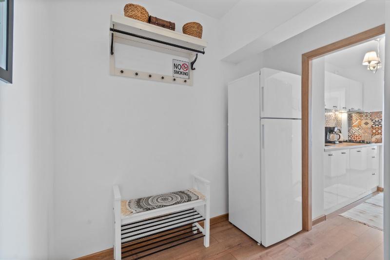 One-Bedroom Apartment image 1