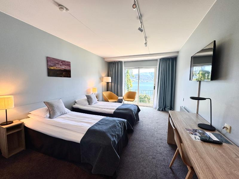 Double Room with Fjord View image 3