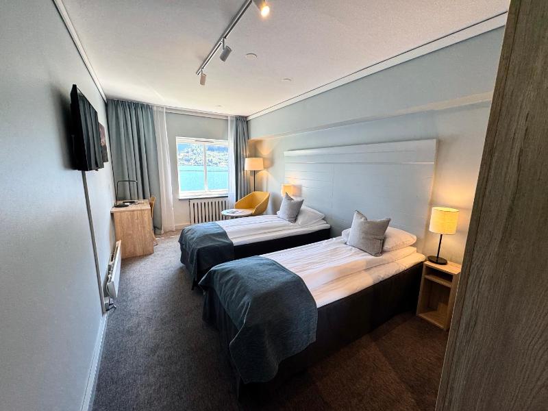 Double Room with Fjord View image 2