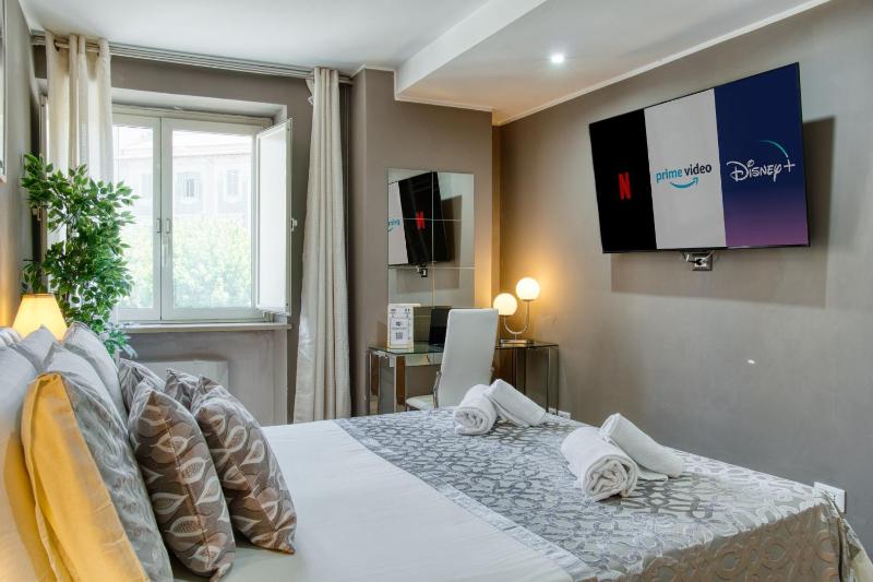 Deluxe Double Room image 1