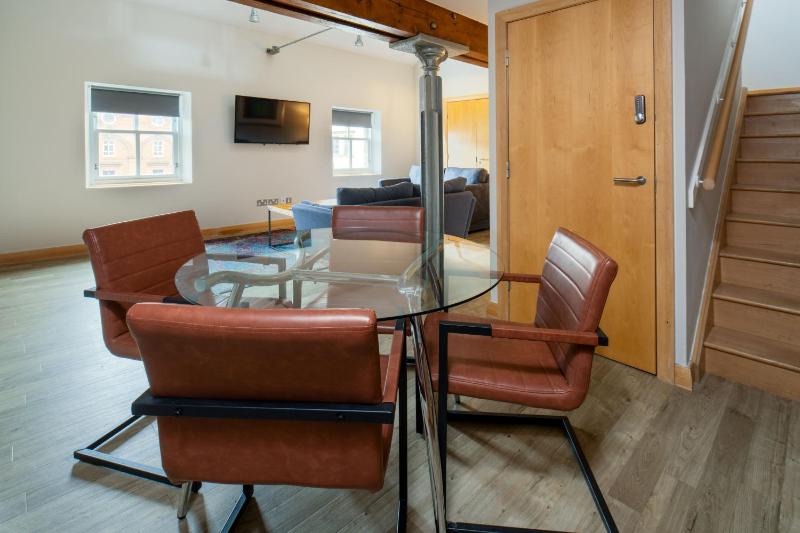 One-Bedroom Standard Suite with Double Bed and Sofa Bed image 1