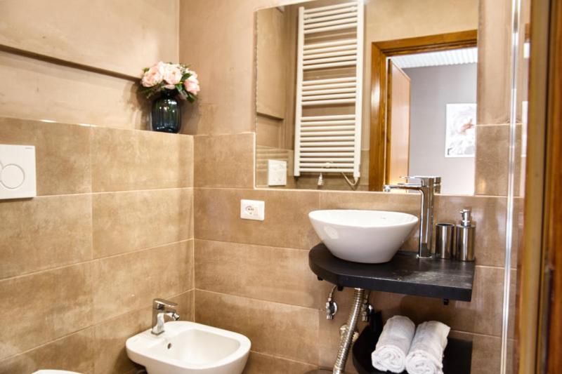 Deluxe Double Room image 1