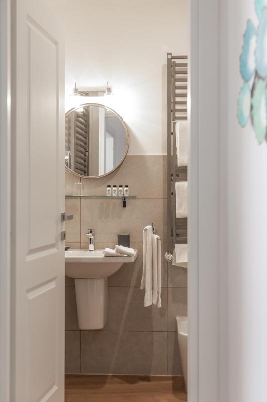 One-Bedroom Apartment image 2