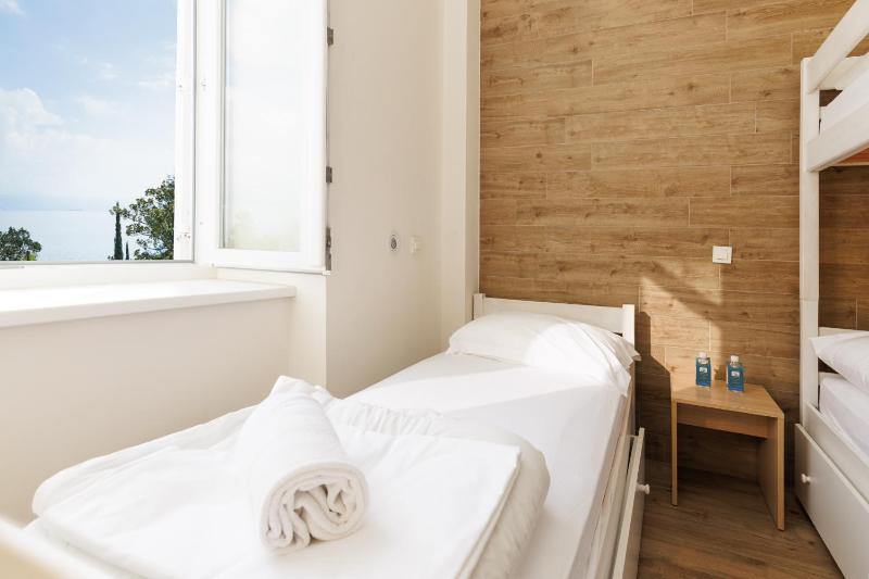 Triple Room with Sea View image 2