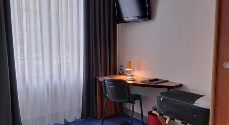 Single Room image 3