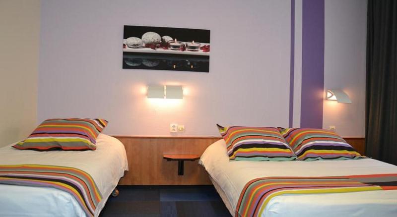 Double Room image 4