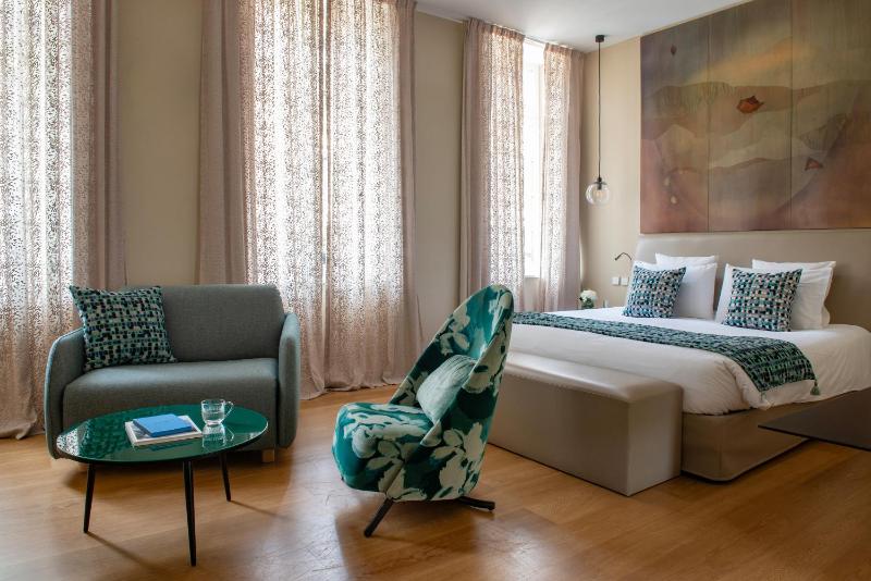Deluxe Room image 1