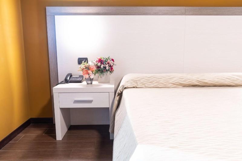 Double or Twin Room image 4