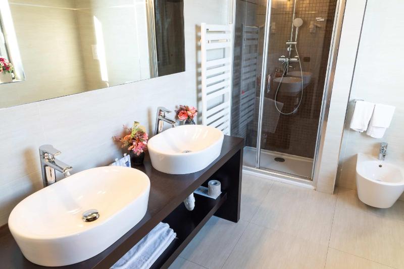 Double or Twin Room image 2