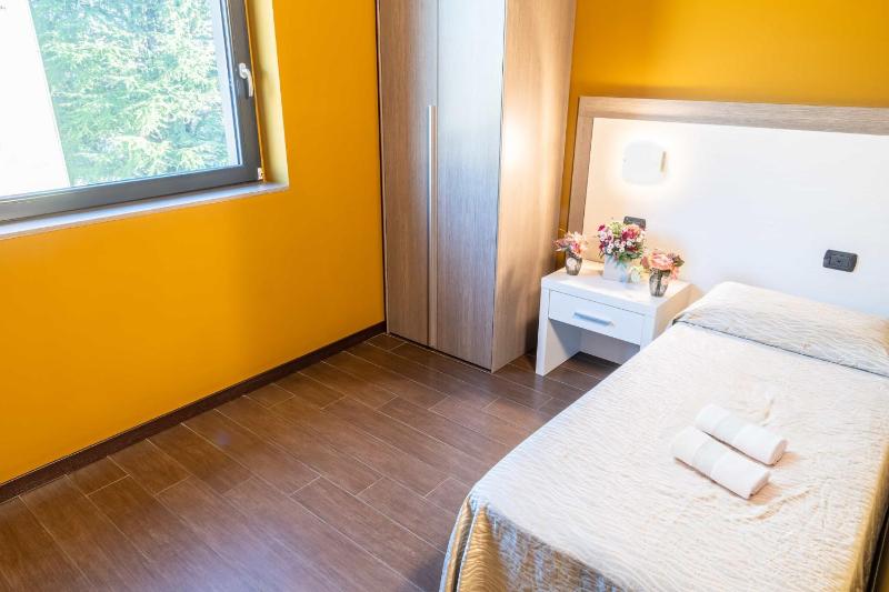 Business Single Room image 1